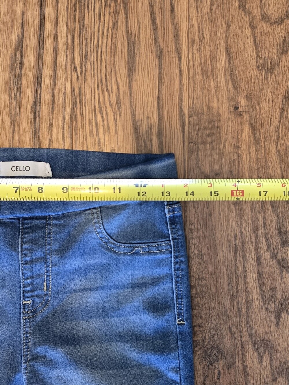 Cello Pull-On Flare Jeggings EUC - Women's Size M - Faded Denim Wash - Picture 9 of 13